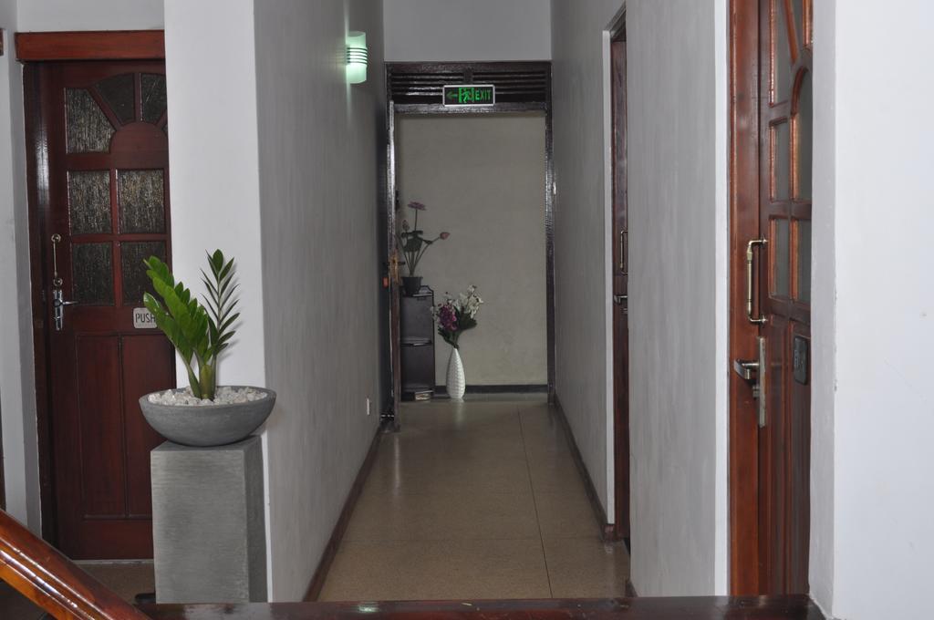 Guest Ryan Hotel カトゥナカヤ エクステリア 写真