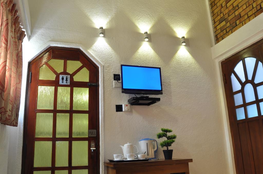 Guest Ryan Hotel カトゥナカヤ エクステリア 写真