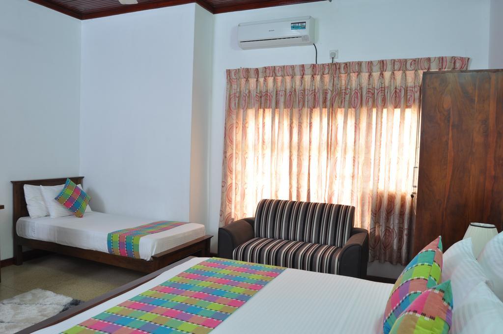 Guest Ryan Hotel カトゥナカヤ 部屋 写真