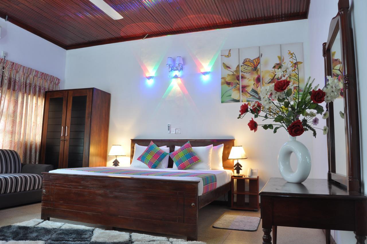 Guest Ryan Hotel カトゥナカヤ エクステリア 写真